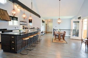 C4 Construction: custom home kitchen / dining area